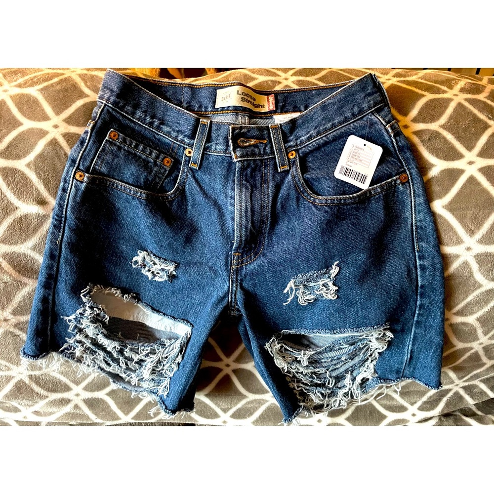 Levi’s Loose Fit Distresses Denim Shorts
